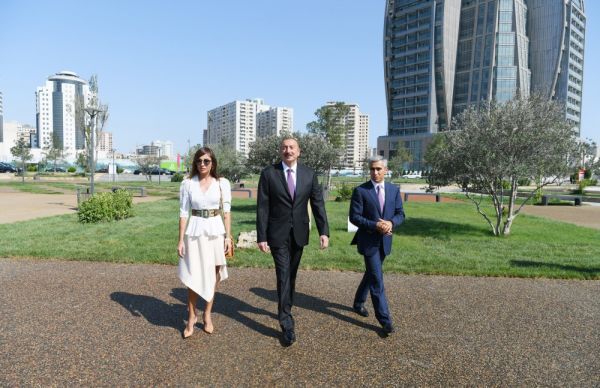 Prezident İlham Əliyev Xətai rayonunda salınan idman-əyləncə park kompleksində yaradılan şəraitlə ta